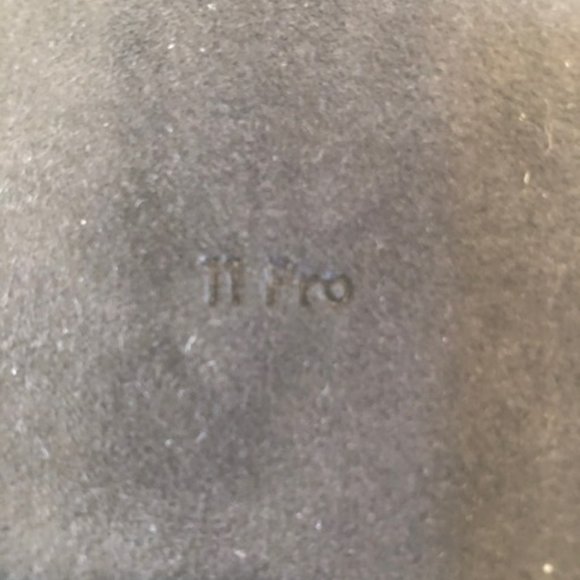 Louis Vuitton Phone Case - 11 Pro - Picture 3 of 9